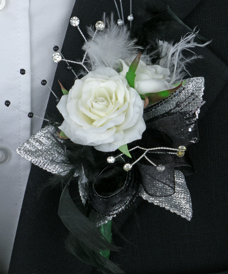 Go Diva Boutonniere