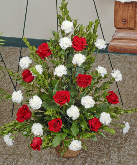 Classic - Fresh Arrangement in Basket