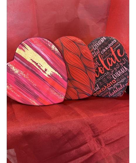 De Brand Heart Shape Box 18pc